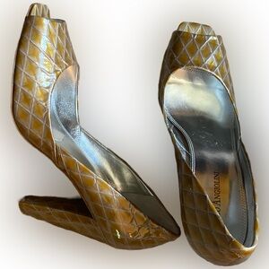 Enzo Angiolini | Opened Toed Gold (Diamond Pattern) Heel